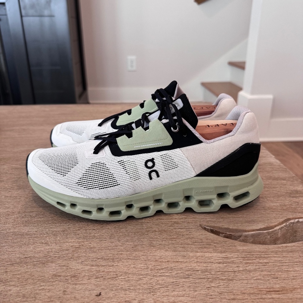 ON Running Cloudstratus - Men's size 11